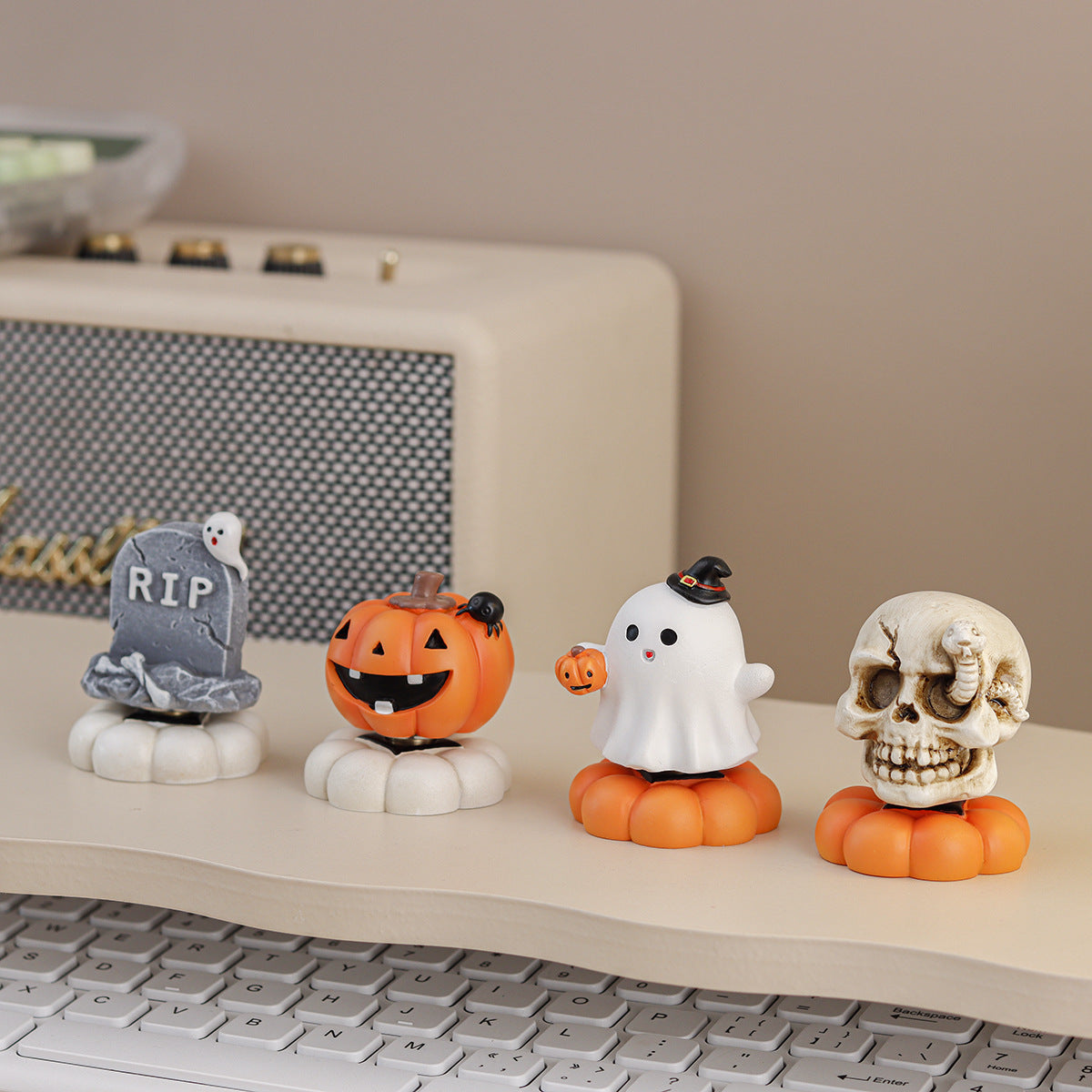 Spinning Pumpkin Resin Ornament | Premium Halloween Decor